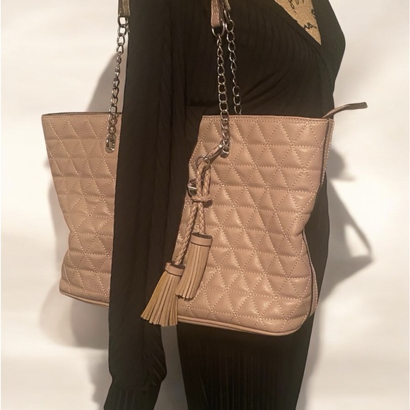 Guess Quilted Tote - Picture 3 of 16